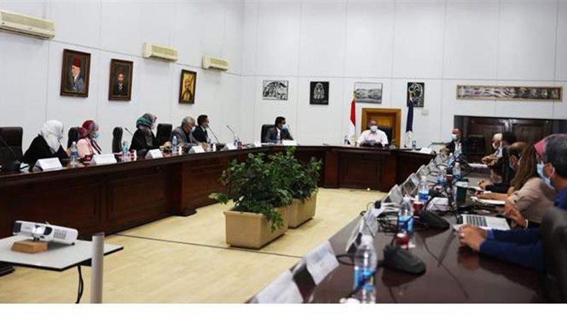 اجتماع وزير الآثار