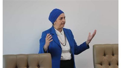 العميد المساعد لجامعة شيكاغو تلقي محاضرة  على طلاب 