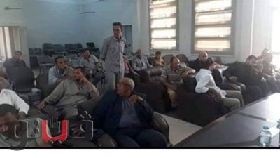 رئيس مدينة القنطرة يبحث مشاكل المزارعين بشرق البحيرات