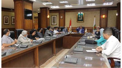 محافظ سوهاج يترأس الاجتماع الدوري للجنة مراجعة تراخيص البناء