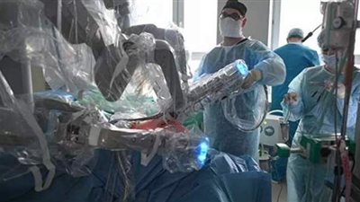 إجراء أول عملية جراحية باستخدام روبوت دافنشي في روسيا... صور