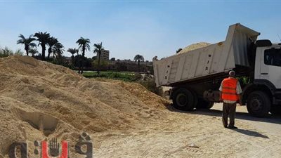 ترميم وإصلاح طريق وادي وقرية «الفقيرة» ببني سويف بعد انهياره بسبب السيول