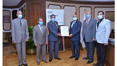 وزير الطيران يتسلم شهادة تجديد الأيزو لمطار الغردقة