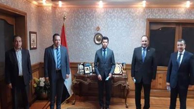 وزير الرياضة يستقبل المدير التنفيذي للوزارة عقب تعافيه من كورونا