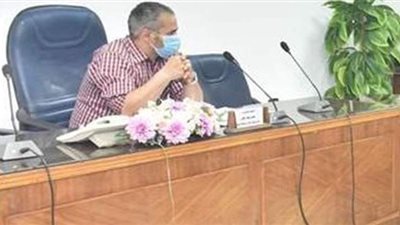 نائب محافظ أسيوط يعقد اجتماعاً لمتابعة تنفيذ المشروعات بالقرى الأكثر احتياجاً