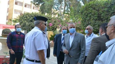 محافظ القليوبية يتفقد مقر فرز الأصوات في بنها واللجان الانتخابية بالمراكز