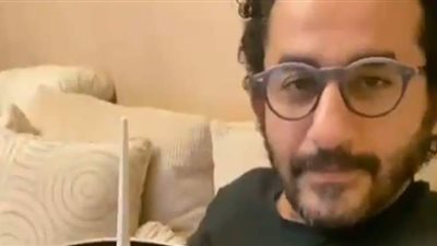 أحمد حلمي: “أمنية حياتي الكورونا تنتهي ويخلص معاها كيك لي لي بنتي”