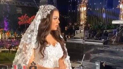 هنادي مهنا بإطلالة الأميرات في حفل زفافها | صور