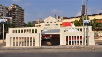 بتصميمات تحاكي مبنى البرلمان.. لجان القاهرة تتزين لاستقبال الناخبين للإدلاء بأصواتهم | صور