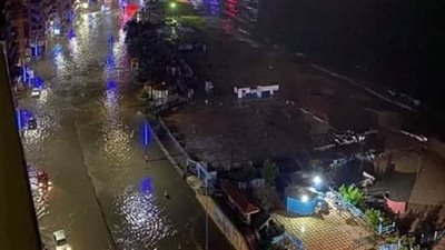 موجة من الطقس السيئ تضرب الإسكندرية.. والأمطار تغرق الشوارع | فيديو وصور