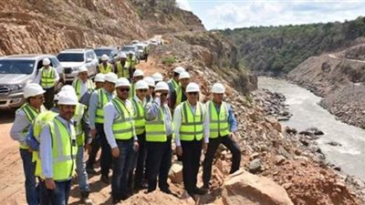 وزير الإسكان يتفقد مشروع إنشاء سد ومحطة جيوليوس نيريرى لتوليد الطاقة الكهرومائية على نهر روفيجي في تنزانيا