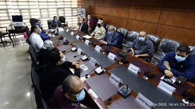 محافظ الدقهلية يترأس غرفة العمليات لمتابعة انتخابات النواب | صور