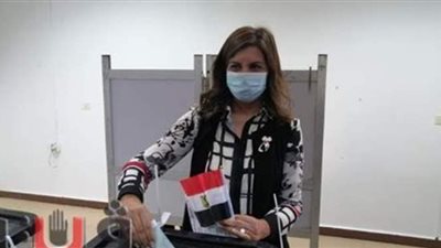 وزيرة الهجرة تدلي بصوتها في انتخابات مجلس النواب | صور