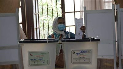 توافد كبار السن على لجنة النقراشي الثانوية بحدائق القبة