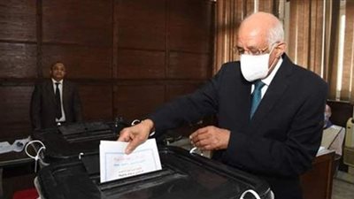 رئيس البرلمان يدلي بصوته في انتخابات النواب بمدينة نصر