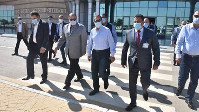 وزير البترول ومحافظ أسيوط يتفقدان مشروع مجمع التكسير الهيدروجينى بمعامل التكرير | صور