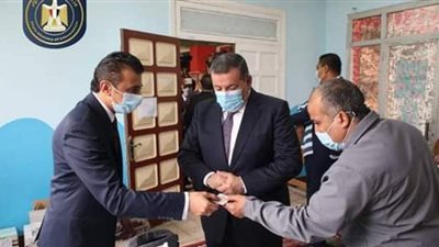 وزير الدولة للإعلام يدلي بصوته في انتخابات النواب