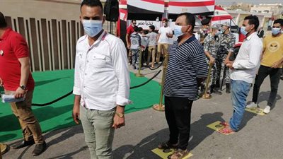 إقبال كبير من الناخبين على لجنة بمدرسة سيزا نبراوي بالتجمع الخامس | فيديو وصور