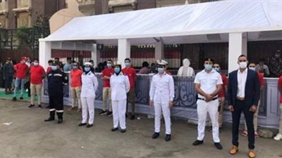 مسن علي كرسي متحرك يدلي بصوته في انتخابات النواب| صور