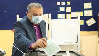 رئيس الطائفة الإنجيلية يدلي بصوته في انتخابات النواب | فيديو
