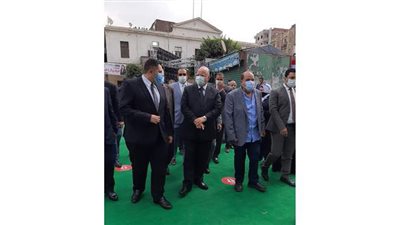 محافظ القاهرة يتفقد عددا من اللجان الانتخابية