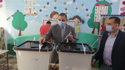 رئيس جامعة كفر الشيخ يشارك بانتخابات مجلس النواب | صور