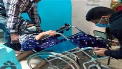 ذوو الهمم وكبار السن يسطرون درساً وطنياً في انتخابات النواب 2020.. إقبال كثيف على اللجان.. وعجوز على كرسي متحرك: المشاركة واجب وطني