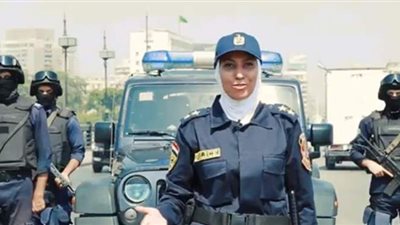 الشرطة النسائية تشدد على الناخبين الالتزام بالإجراءات الاحترازية في مدينة نصر