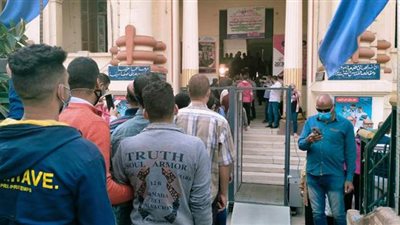 طوابير أمام لجان الاقتراع بمدرسة الشهيد عبدالرحيم السرسي في شبين الكوم | صور
