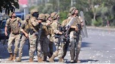 مسلحون يطلقون النار على عسكري في عرسال اللبنانية