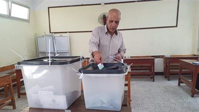 رئيس جهاز دمياط الجديدة يدلي بصوته في انتخابات النواب