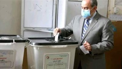 وزير الطيران المدني يدلي بصوته في انتخابات مجلس النواب