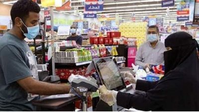 الإصابات اليومية بكورونا في إيران تتخطى 9000