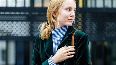 بالصور.. موضة «velvet» تعود بقوة في شتاء 2018