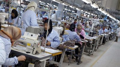 توفير 800 فرصة عمل بمصنع الملابس الجاهزة في قنا