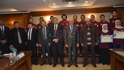 محافظ الجيزة يكرم 16 مبتكرا ومبدعا من أبناء المحافظة (صور)