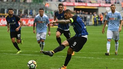 «إنتر ميلان» يتقدم بهدف أمام كروتوني بالشوط الأول