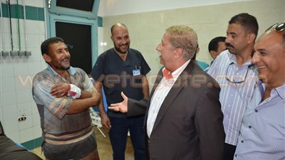 بالصور.. محافظ الإسماعيلية يطمئن على انتظام العمل بالمستشفى العام