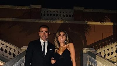 بعد صورة دينا الشربيني.. عمرو دياب يغني 