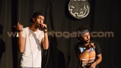 بالفيديو والصور.. «مش فرقة» تبدع على مسرح «الضمة»