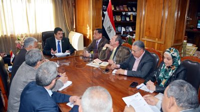 محافظ القليوبية يناقش إنشاء موقف متعدد الطوابق بشبين القناطر (صور)