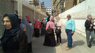 القلق يسيطر على الطلاب أمام لجان مجمع آداب المنصورة (فيديو)