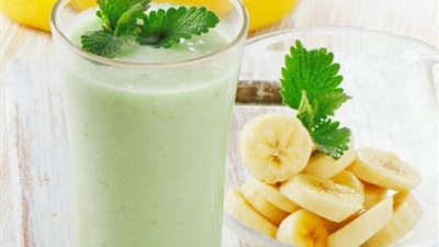 طريقة إعداد سموثي الموز بالشاي الأخضر للرياضيين