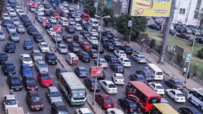 خريطة المرور.. استمرار إغلاق شوارع وادي النيل وأحمد عرابي و26 يوليو.. كثافات مرورية بميدان لبنان والهرم.. ضغط بالطريق الدائري لزيادة الأحمال.. وتعطل السيارات أعلى المحاور يتسبب في اختناقات مرورية