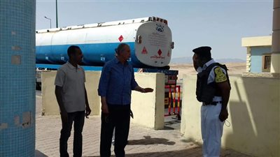 محافظ البحر الأحمر يتفقد الخدمات الأمنية بكمين مطار الغردقة (صور)