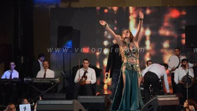 الراقصة أناستازيا تشعل حفل رأس السنة بفندق جي دبليو ماريوت | صور