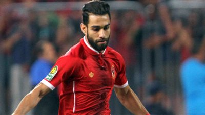 عمرو السولية يغيب عن مباراة الأهلي وسموحة