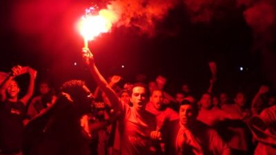 «كاف» يغرم الأهلي 5 آلاف دولار بسبب شماريخ الألتراس