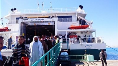 وصول 726 راكبا وتداول 27 شاحنة بميناء نويبع