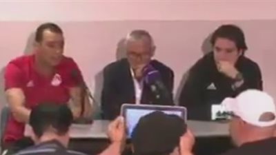 بالفيديو.. عصام الحضري يطيح بميكروفون «بي إن سبورت»